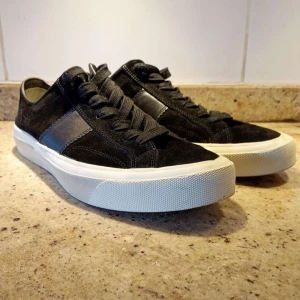 Tom Ford cambridge  - Säljer ett par sprillans nya Tom Ford Cambridge!🐻Ett mycket exklusivt och sällsynt par skor som har ett nypris på: 11000kr💰. Skriv vid frågor och funderingar!💥Pris kan diskuteras✅