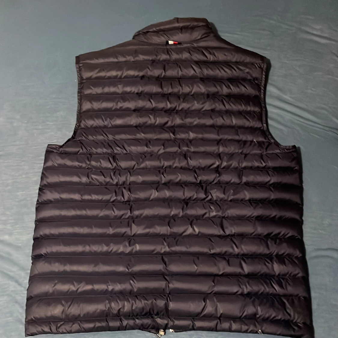 Mörkblå navy dunväst från Tommy Hilfiger - 2