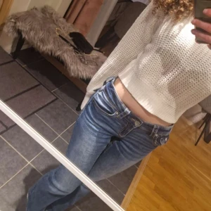 Jätte snygga jeans från gina young - Finaste jeansen jag har haft men måste tyvärr sälja dom för är lite för lång nu strl 158cm köpte dom förra året 