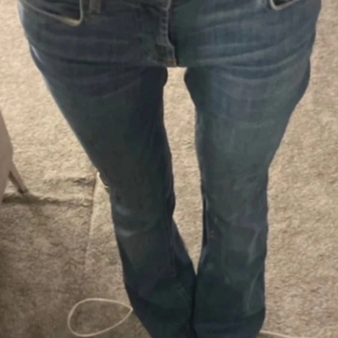 Blå lågmidjade jeansbyxor