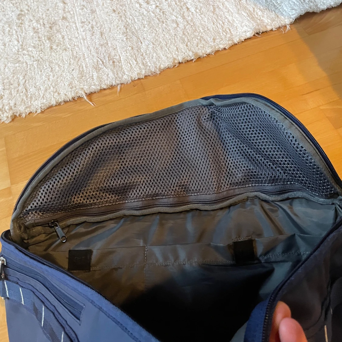 Mörkblå ryggsäck från Db/Douchebags - 2