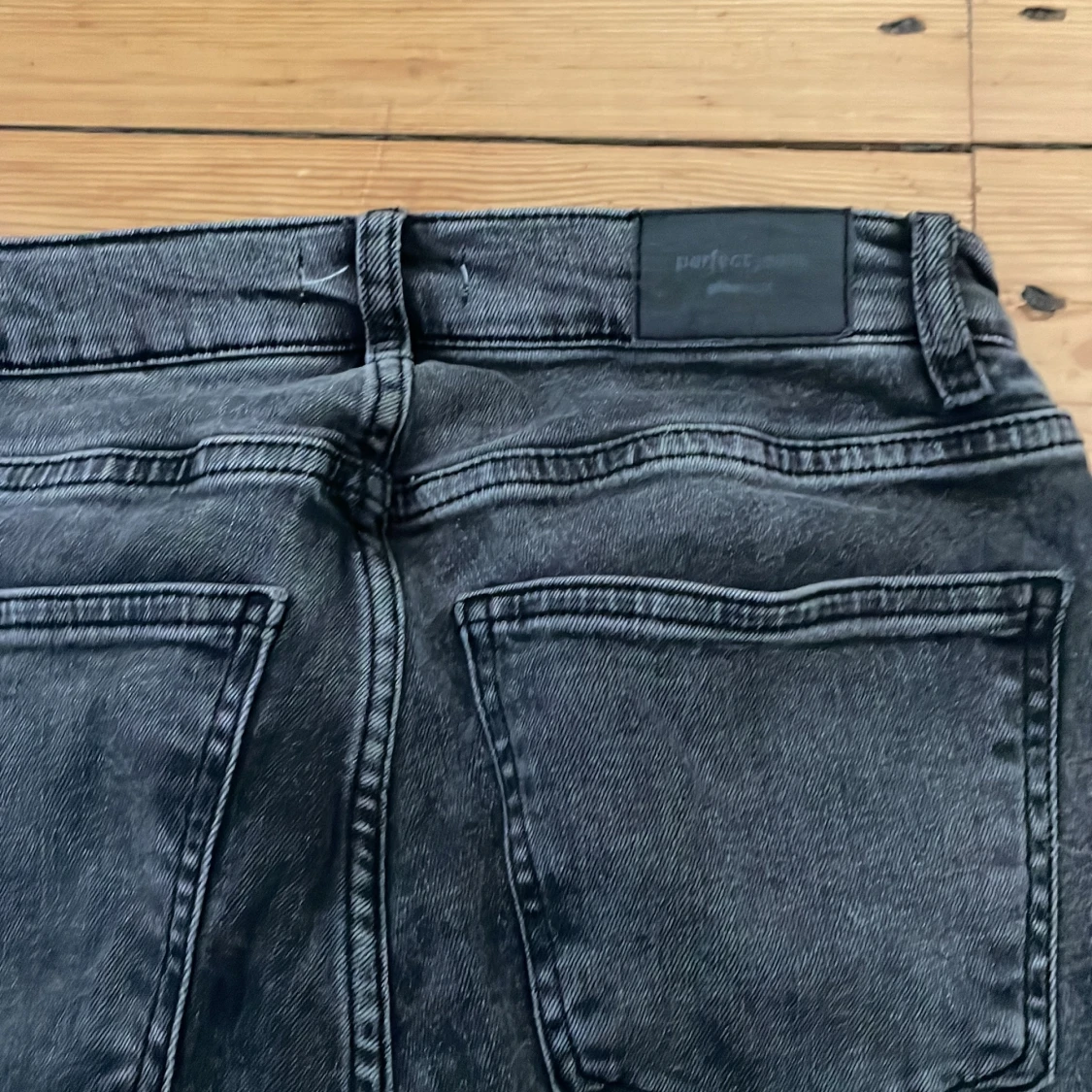 Grå bootcut jeans från Perfect Jeans - 4
