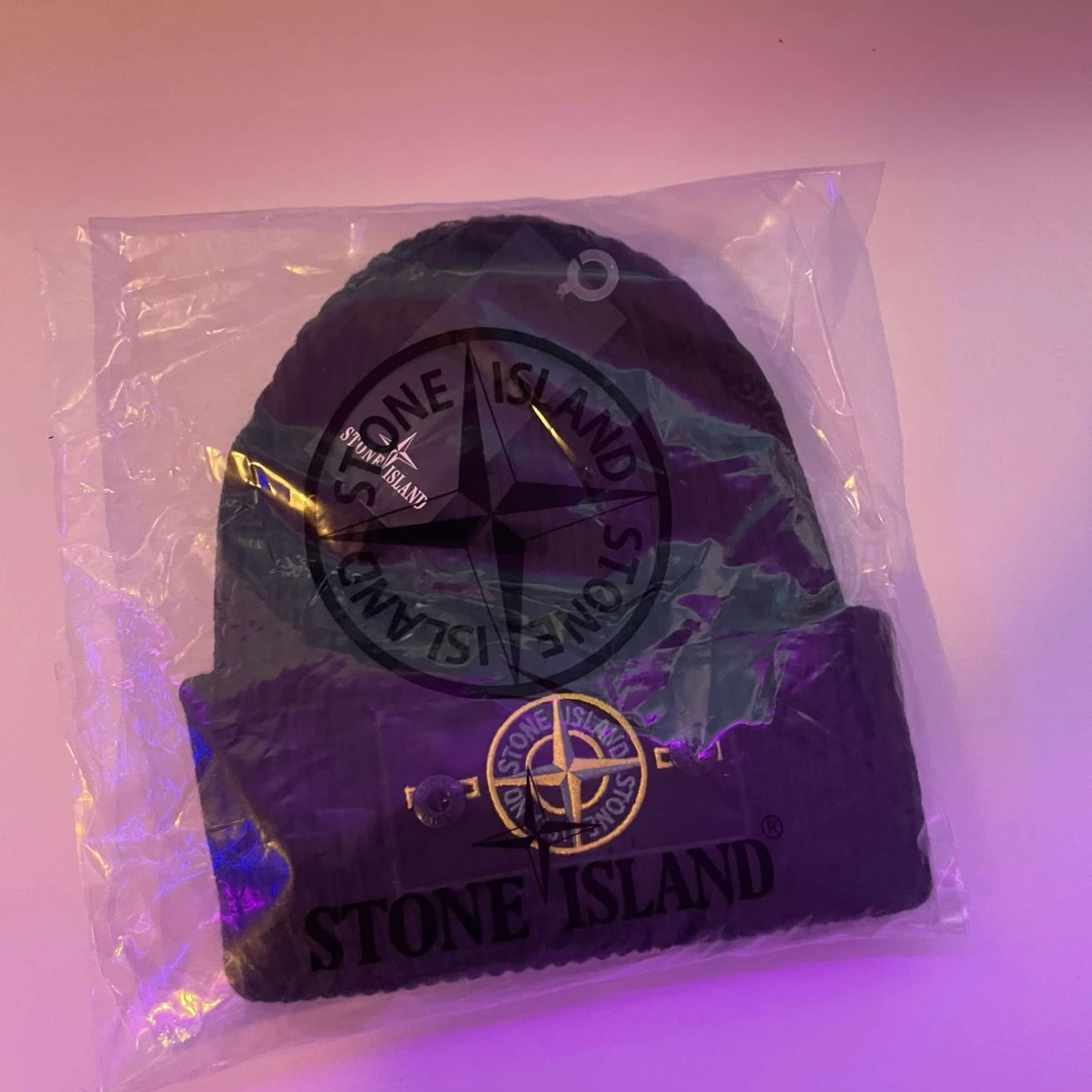 Svart ribbad mössa från Stone Island - 1