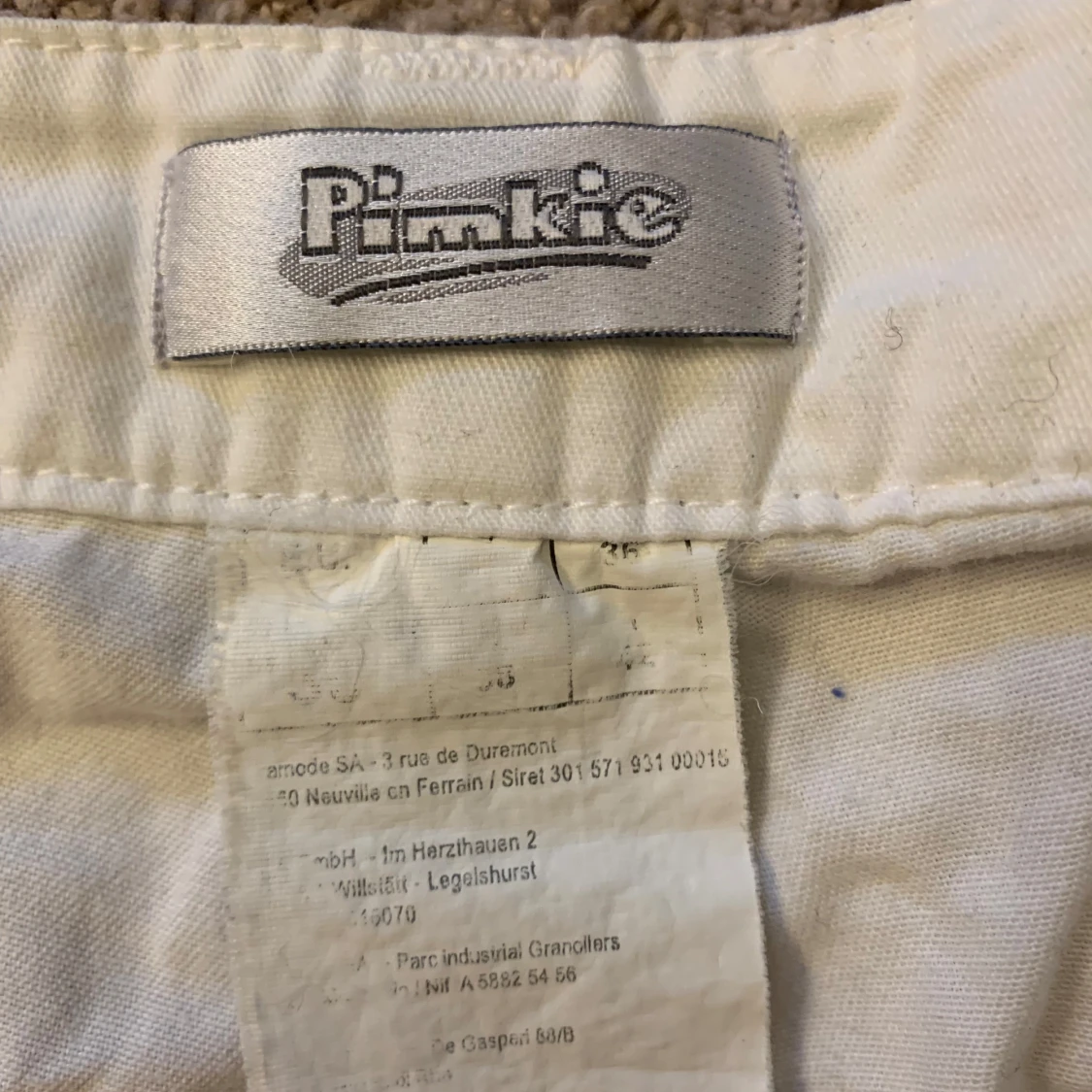 Lågmidjade vita jeans shorts från Pimkie - 1