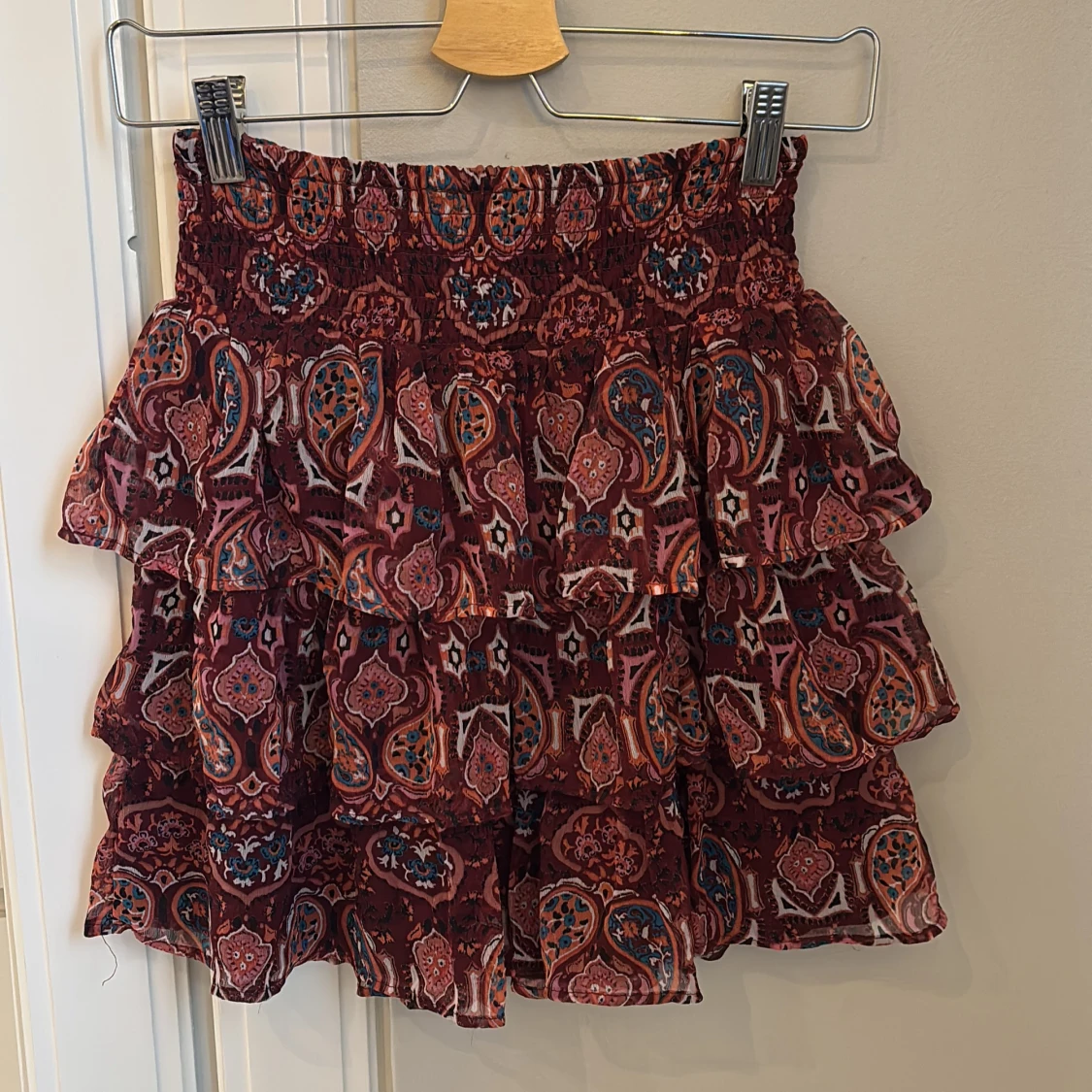 Mönstrad volangkjol från Lindex