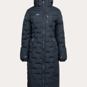 Svart lång dunjacka från Uhip - Säljer en svart lång dunjacka från Uhip med dragkedja och huva. Den är sparsamt använd så inga defekter 💗köptes för 3500 