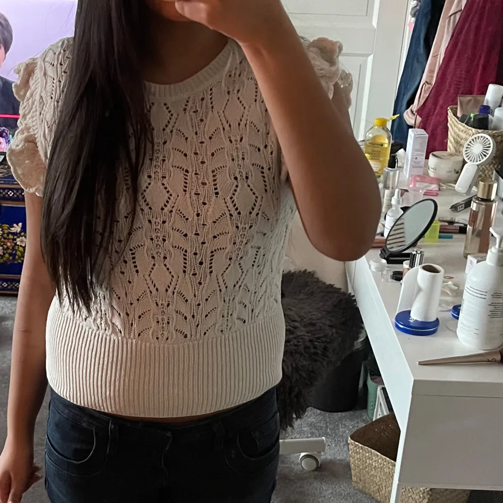 Så fin topp till våren och sommaren från Lindex. Storleken är i S men passar XS också🥰 . Yläosat.