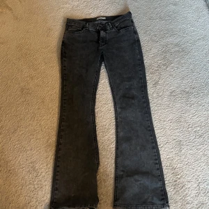 Gråa bootcut jeans - Snygga gråa bootcut jeans💗