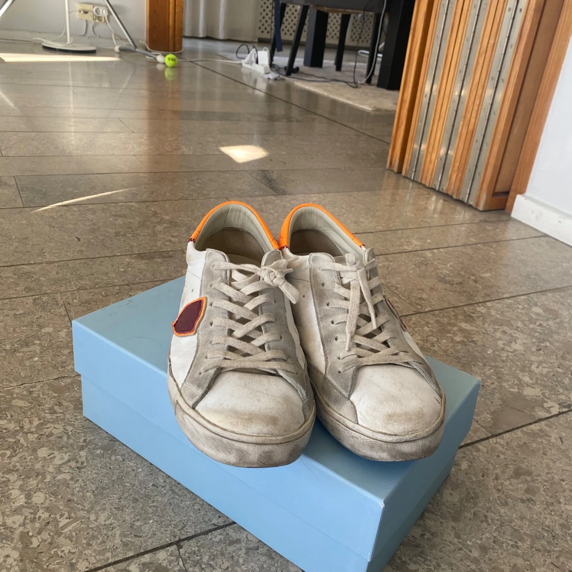 Vita sneakers från Philippe Model - 1