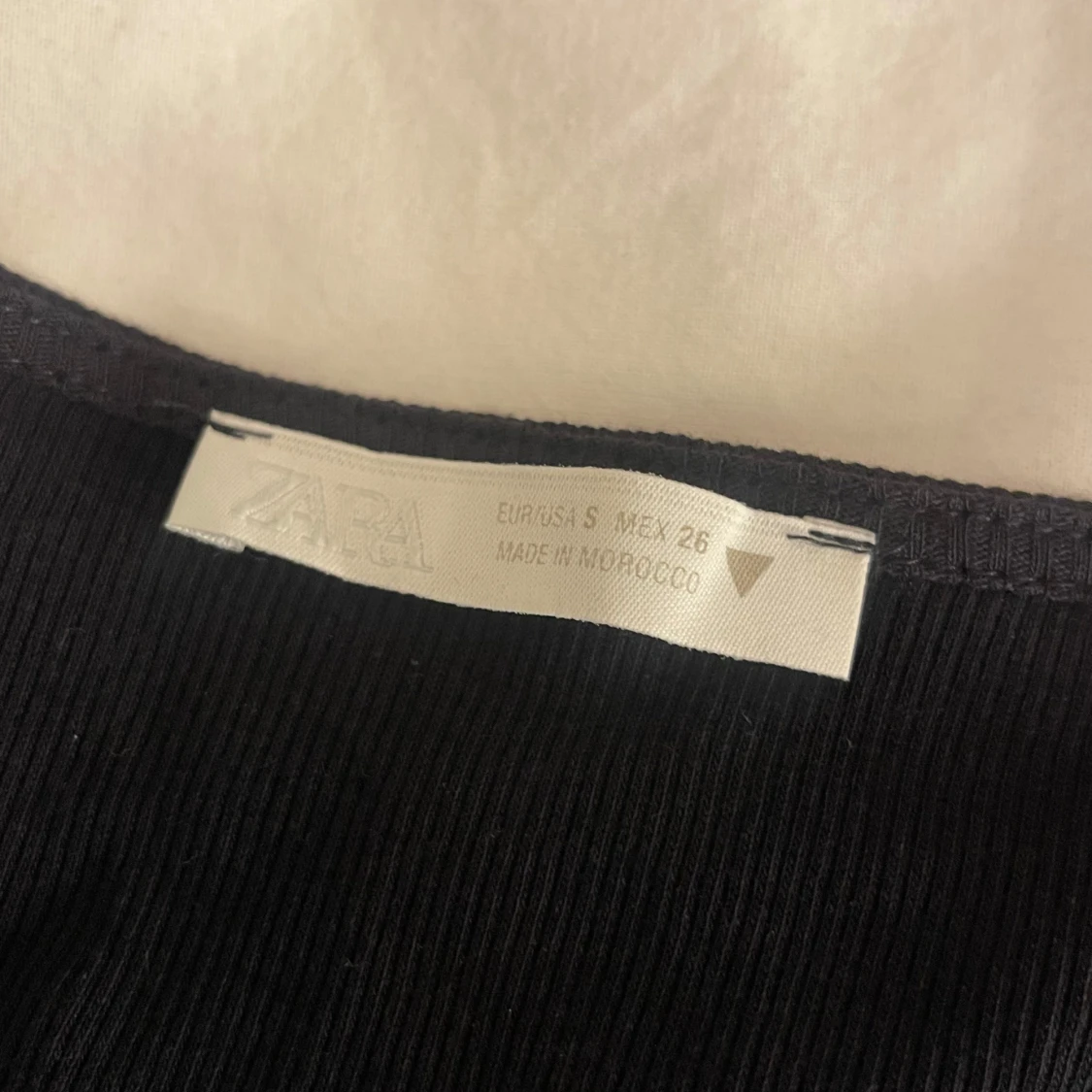 Svart ribbad topp från Zara - 2