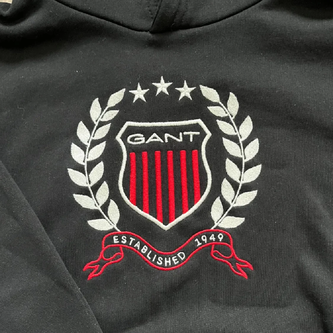 Svart hoodie från gant - 2