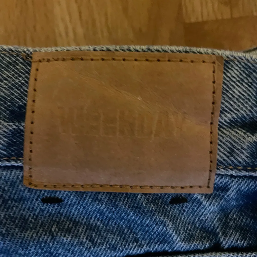 Snygga blå jeans galaxy loose jeans från weekday. Väldigt bra skick använda 2 gånger. . Farkut & Housut.