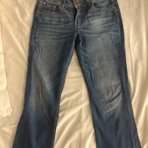 Blå jeans - Snygga blå jeans från even & odd