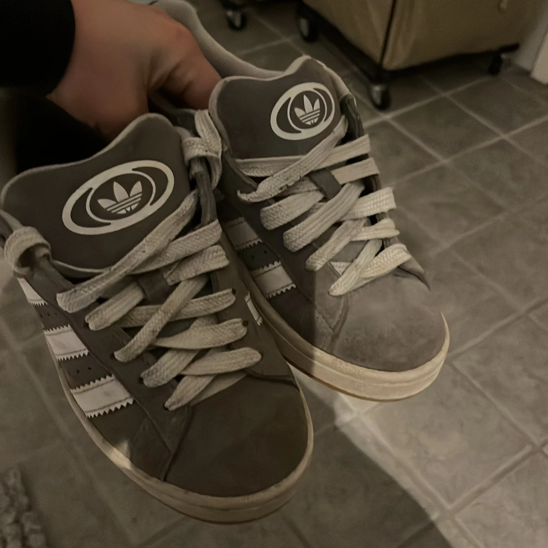 Säljer adidas campus skor storlek 36