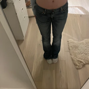Levis jeans - Jättefina bootcut jeans från Levis. Jeansen är i mycket bra skick och går inte längre att köpa i butik.