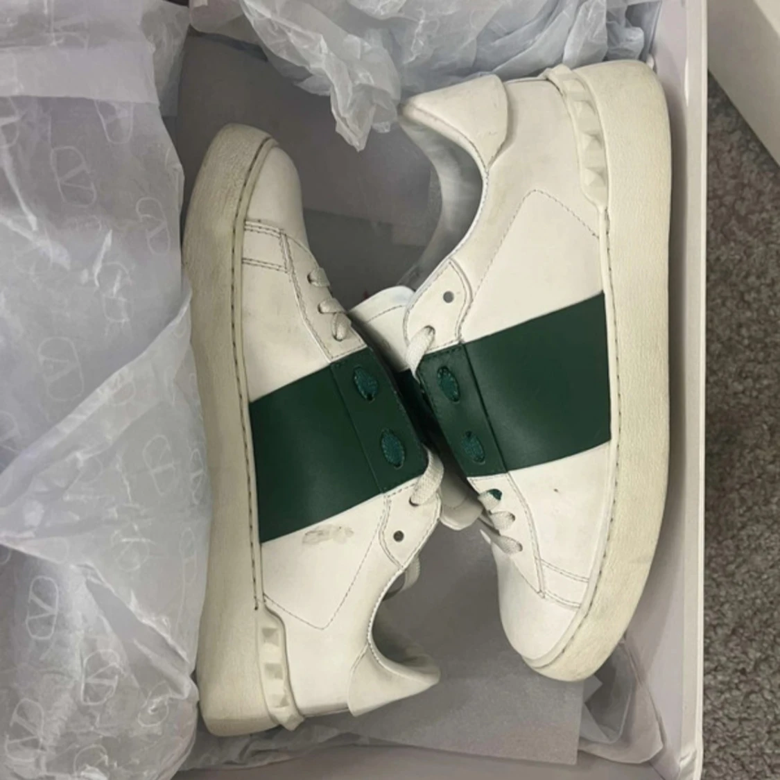 Valentino skor med grön detalj - 2