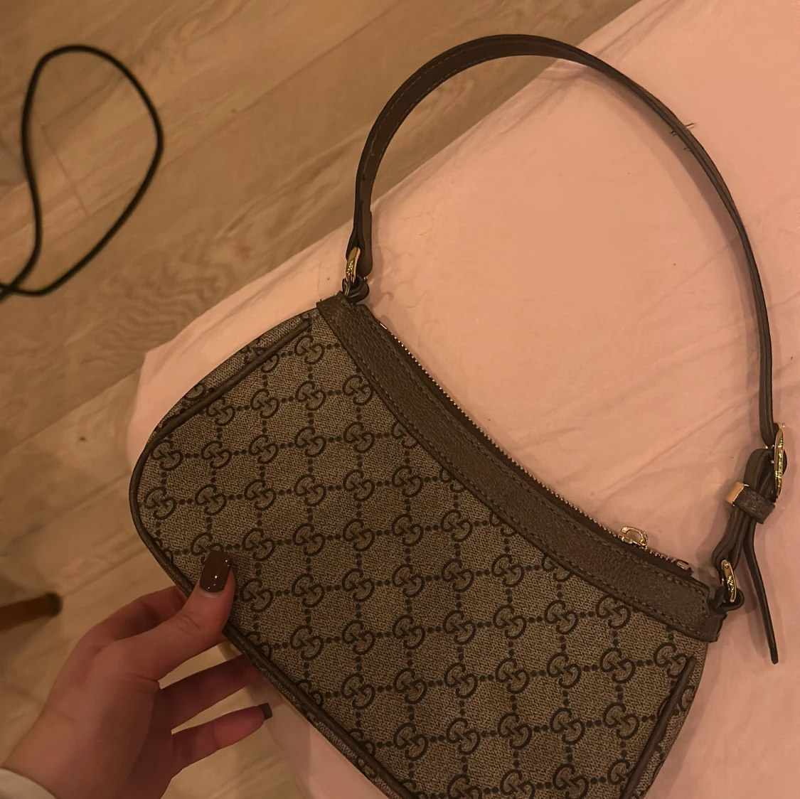 Brun axelväska  - 1