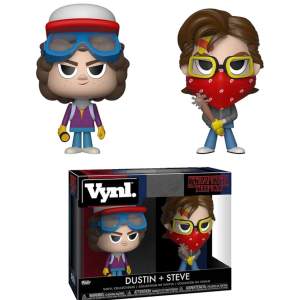 Vynl. figurset med karaktärerna Dustin och Steve från Stranger Things. Dustin har en lila jacka och blå glasögon, medan Steve bär en röd bandana och gula handskar. Perfekt för samlare och fans av serien! Köpt för: 300kr