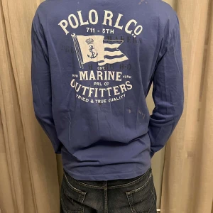 Vintage Ralph Lauren långärmad t shirt - Unik vintage långärmad t shirt ifrån Ralph Lauren i väldigt bra skick, Modellen är 178cm 66kg Skriv vid minsta fråga eller fundering💯👍