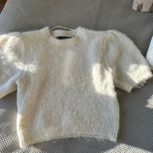 Stickad topp  - Stickad topp ifrån Vero Moda 🤍 storlek S 