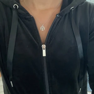 Tröja  - Kofta från Gina Tricot i svart velour ⭐️