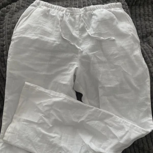linnebyxor  - säljer mina linnebyxor då de inte kommer till användning , använt 2 gånger så de är som helt nya 💓 från ginatricot young