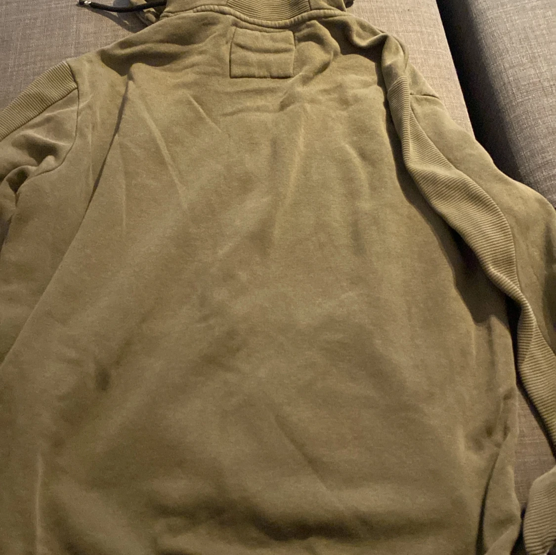 Olivgrön hoodie med dragkedja - 90