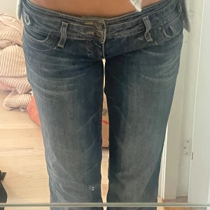 Bootcut lågmidjade jeans  - Skit snygga bootcut low waist jeans, skriv för mått mm!❤️