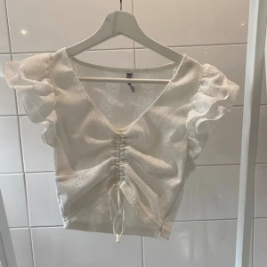 Vit topp - Storlek S bra skick knappt använd.