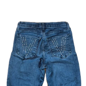 Vintage Not Your Daughter’s Jeans - Vintage Bootcut Not Your Daughter’s Jeans! Dom är stretchiga och måtten är: Midja 33 cm, Längd 104 cm, Tveka inte på att skriva vid ytterligare frågor!⭐️