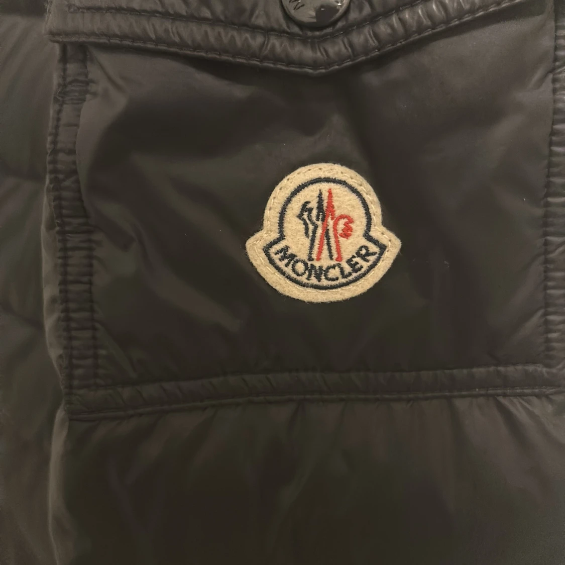 Svart dunjacka från Moncler - 1