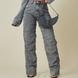 Jeans - Säljer dessa jeans då de var för stora när jag fick hem dem. Storleken är UK 6 vilket motsvarar till svensk storlek 38. Supersnygga så synd att de ej passade. 