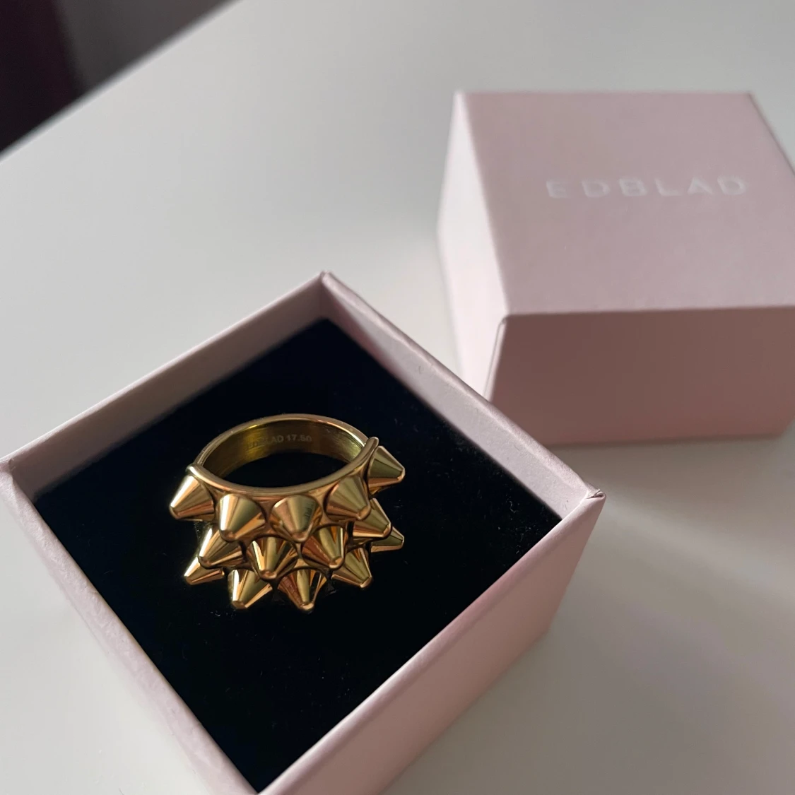 Edblad peak ring i guld - 90