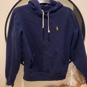 En Ralph lauren hoodie - En Ralph lauren hoodie storlek xs som ny