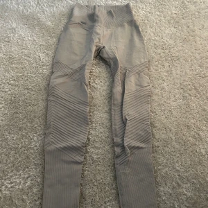 Träningsbyxor - Träningstigts från Aimin. Enbart testade.