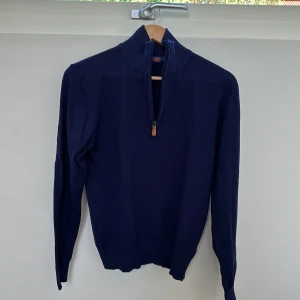 William de Faye halfzip - Storlek S, bra skick, ny pris ca 1500