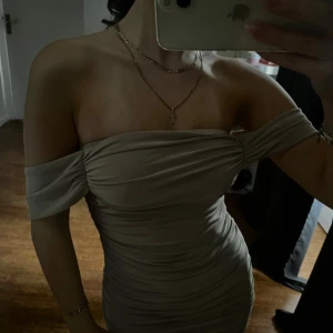 Festklänning 🪩 - Säljer nu denna snygga klänning i storlek Xs💗