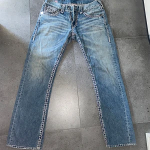 True Religion Jeans - True Religion Ricky Super Qt Storlek 32