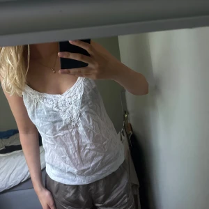 Linne - Gulligt rosa linne i bra skick som är fin till hösten med en kofta över🥰