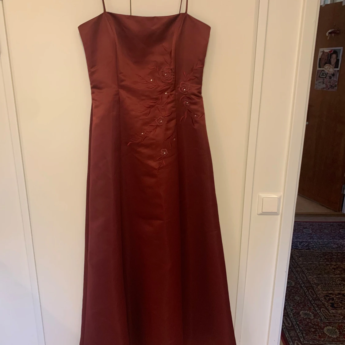 Vinröd balklänning ⋆ ˚｡⋆౨ৎ˚