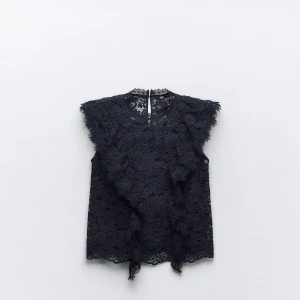 Festlig spets topp! - Spets topp från zara! Använd fåtal gånger 🥰