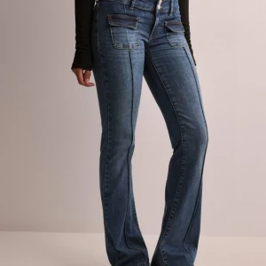 Low waist Bootcut Pocket Jeans - Testat 2 gngr annars oanvänd då jag köpte fel storlek. Medel stretchig, storlek 44-46 