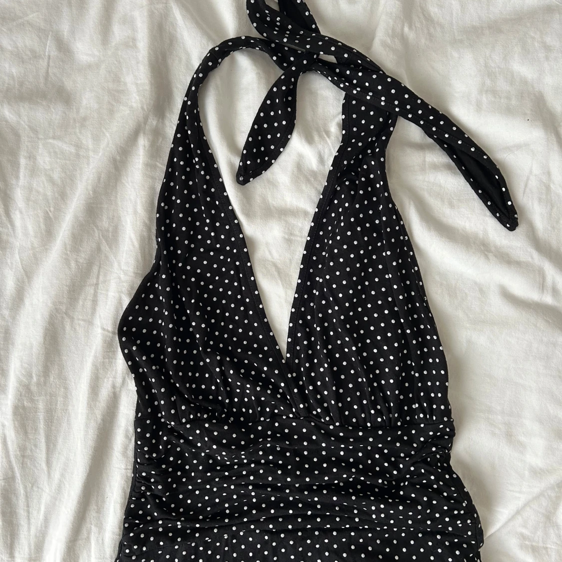 Prickig halterneck klänning - 92