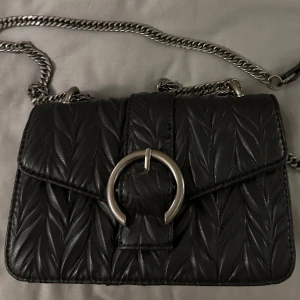 Zara väska  - En axelremsväska från Zara 💘