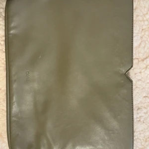 Datorfodral  - Datorfodral från Carin Wester! Använd ett fåtal gånger 