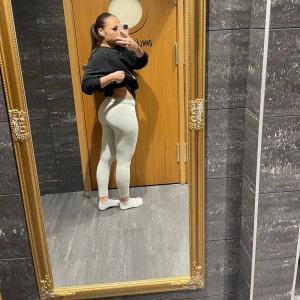 Beiga tights  - Beiga tights från womensbest, sjukt sköna och snygga. Skriv privat om fler bilder🤍🩶