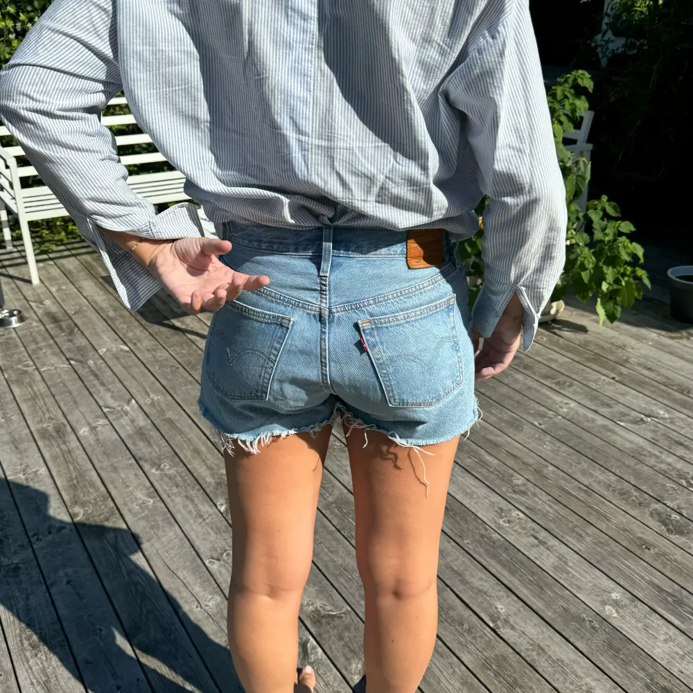 Ljusblåa jeansshorts från Levis modellen 501🩵. Shorts.