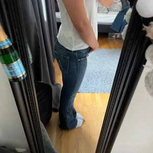 lågmidjade jeans  - 7 for all mandkind, lågmidjade bootcutjeans💕 midjemått: ca38,5  innerbenslängd: ca 80