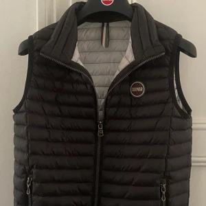 Colmar väst  - Svart colmar väst ! Skick 7-10  Nypris: 1700-2800kr vårtpris: 699kr !! 