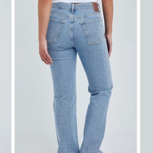 Jeans  - Köpte runt nyår, dom är aldrig använda så det är helt ny skick.  Nypris 699